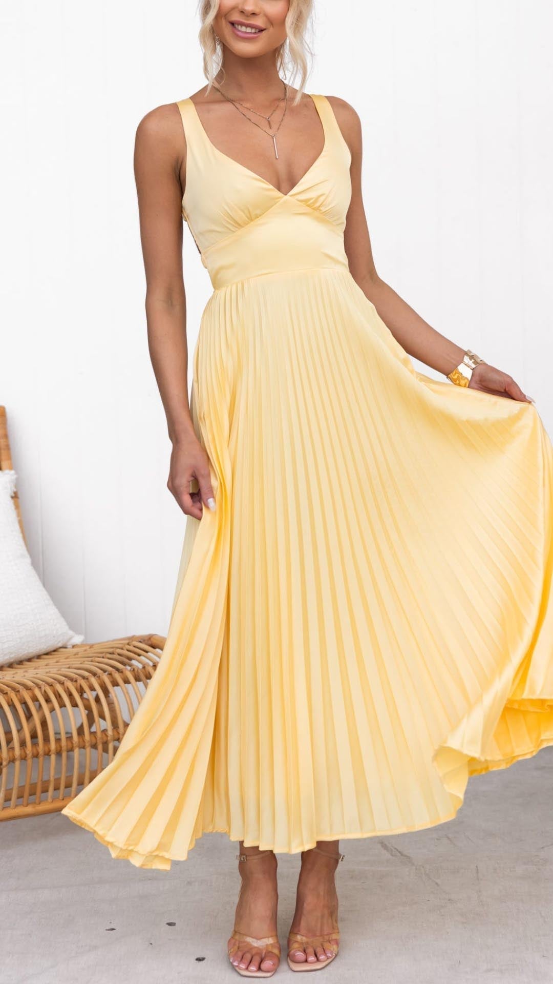 Eline | Elegant V-Neck Maxi Dress with Pleated Skirt